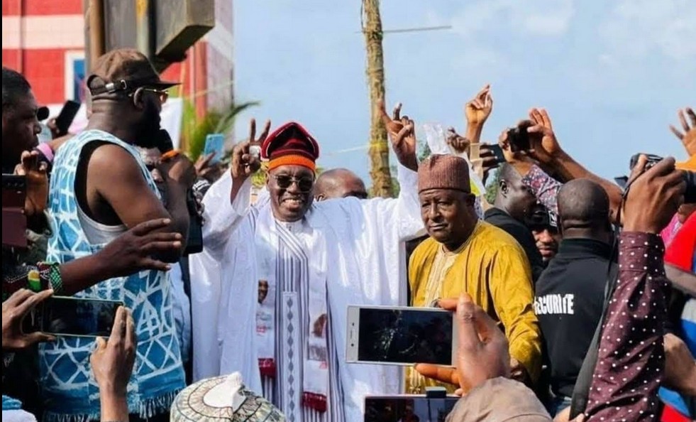 Supporters crowd around Issa Tchiroma Bakary during his October rally in Bamenda, a visit that provoked swift denials from rebels fighting for the restoration of the statehood of former British Cameroon, underscoring deep mistrust ahead of the 2025 presidential vote.